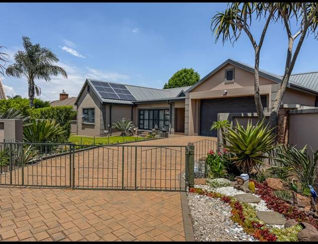 3 BEDROOM HOUSE FOR SALE IN MIDSTREAM ESTATE